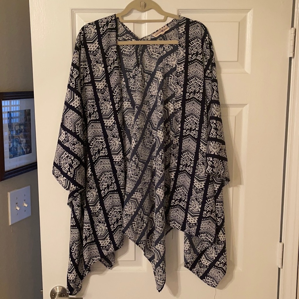 Navy & White patterned women’s wrap